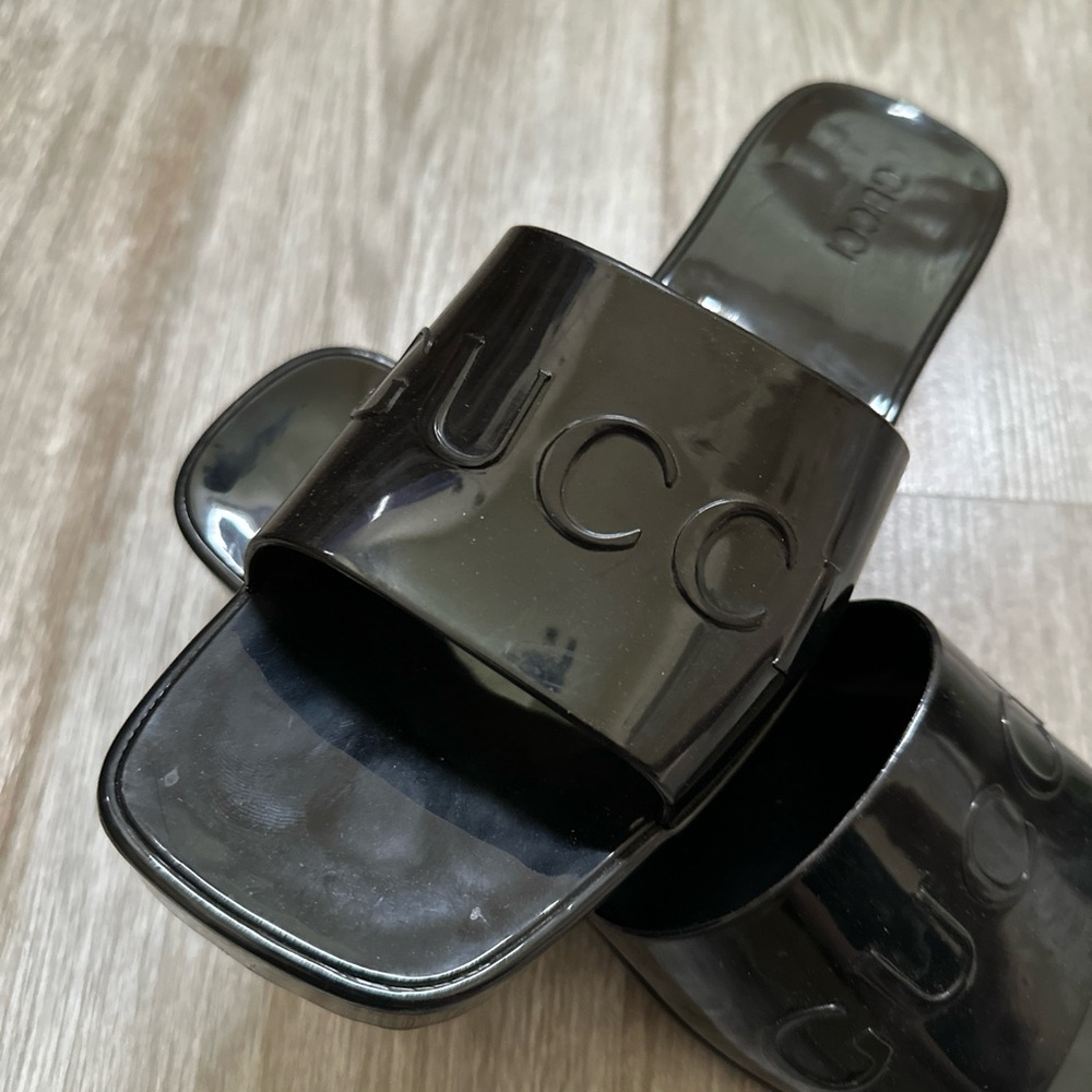 Gucci Black Mules Sleek Designer Footwear - Picture 4 of 7